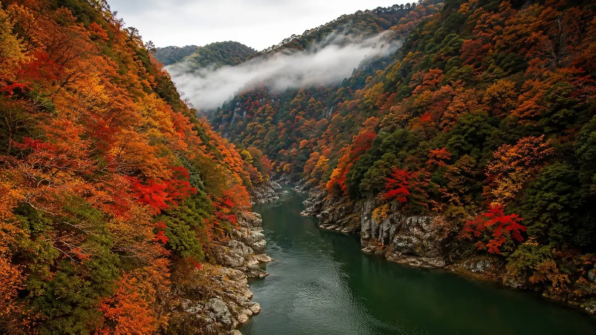 The gorge in autumn, the busiest weeks on the river